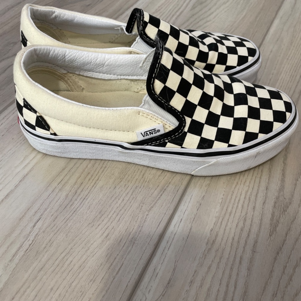 Vans - Picture 2 of 4